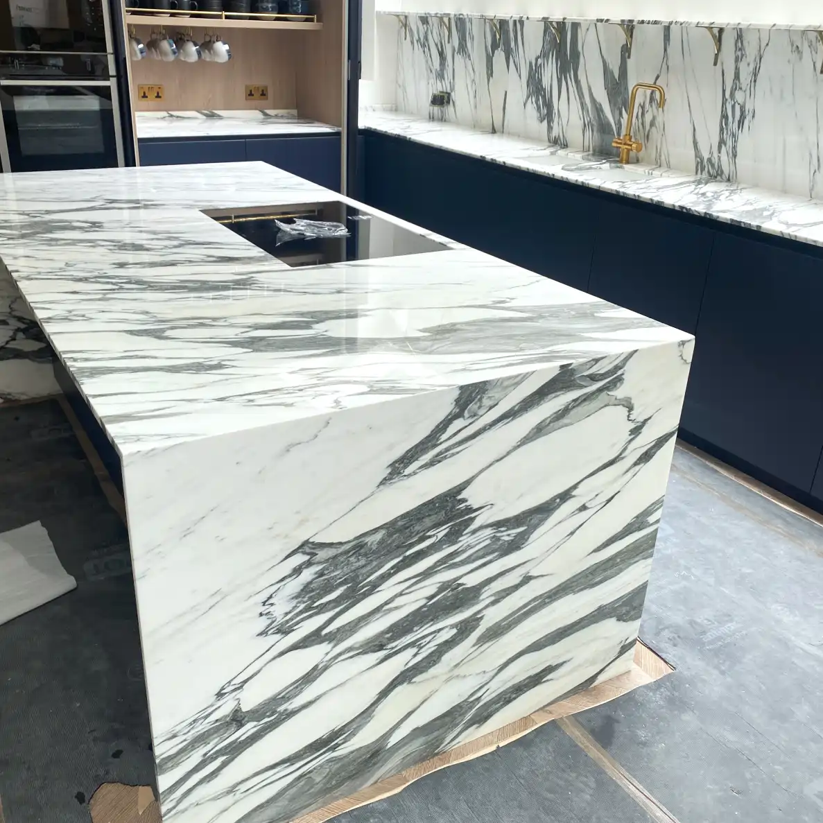 kitchen worktop london Marble kitchen worktop with induction hob
